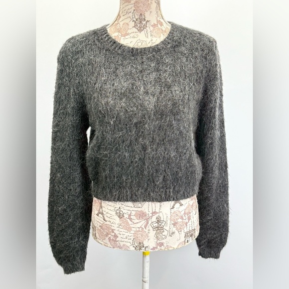 MODA INTERNATIONAL Gray fuzzy Crew Neck crop Sweater size S - Picture 1 of 12